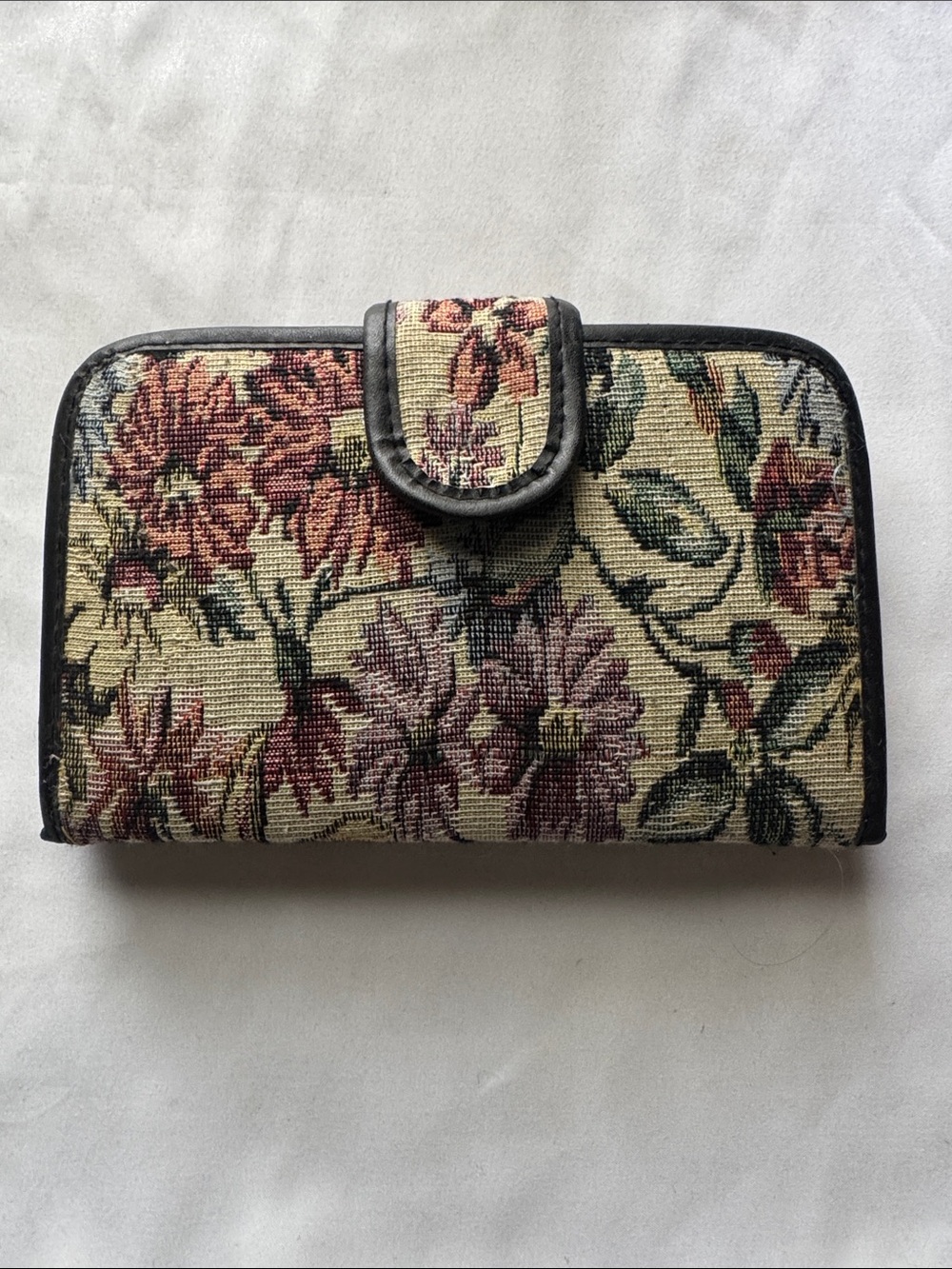 4 week pill case. Beautiful floral tapestry. like new. Supplement health etc